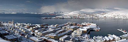 tief verschneites Hammerfest, Norwegen - deep snow-covered city of hammerfest, norway