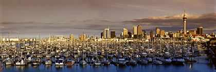 Westhaven Marina mit Skyline von Auckland, Neuseeland, Westhaven Marian with the skyline of Auckland, Auckland, New Zealand